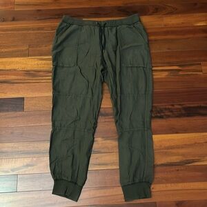 Aritzia (Community) cotton Jogger/ Green